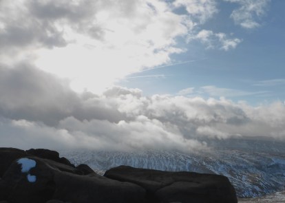 Snow showers easing on KInder