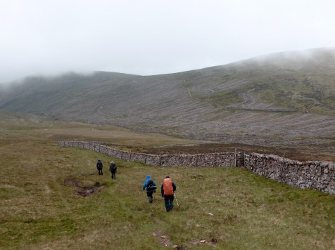 Following the wall, Grike ahead of us.